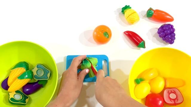 Игрушечные овощи и фрукты | Учим название фруктов и овощей | Развивающее видео для малышей смотреть онлайн