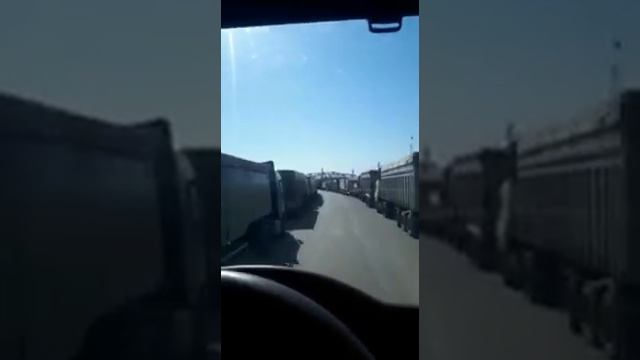 Из украины вывозят последнее зерно в Европу через Молдавию. смотреть онлайн