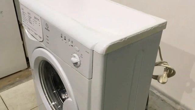 Стиральная машина Indesit WIUN 81 смотреть онлайн