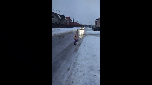 Видео памятка ПДД Тротуары смотреть онлайн