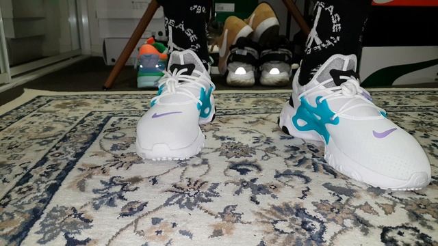 Nike react presto white black atomic violet on feet смотреть онлайн