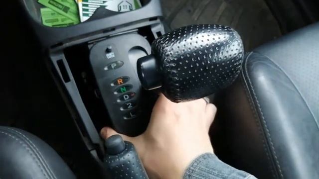 Замена лампочки в подсветки селектора АКПП Rav 4 2005 . смотреть онлайн