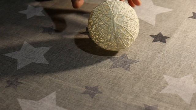 DIY Ёлочные шары из ниток. ПРОСТО И КРАСИВО 3 ВИДА ДЕКОРА // Christmas balls made of threads смотреть онлайн