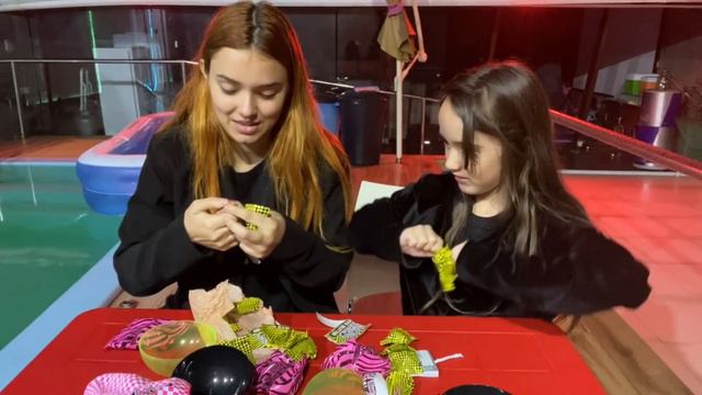 ESPIONAMOS O IT A COISA E A SAMARA! #3 O IT E A SAMARA TEM UM BEBÊ! смотреть онлайн