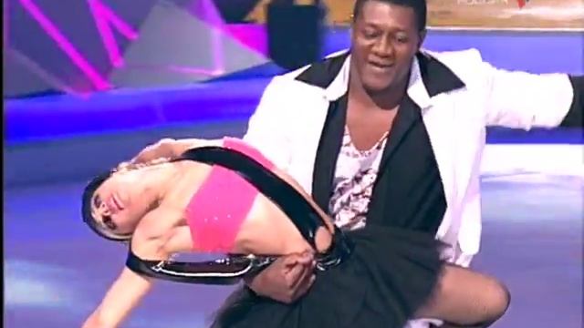 Yana Rudkovskaya singing Posmotri v glaza [ЗВЕЗДНЫЙ ЛЕД 5] смотреть онлайн