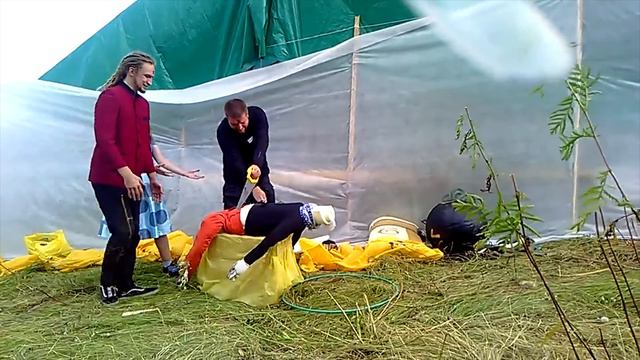 Выступление роботов 2027 года сборки в легендарном первом в мире цирке роботов дядюшки Джованни смотреть онлайн