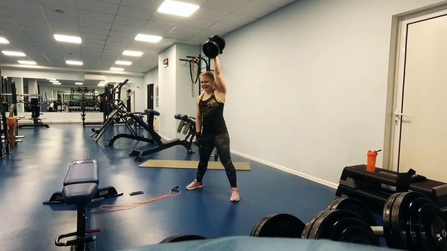 Функциональная жиросжигающая тренировка с гантелью и скакалкой. Fullbody на рельеф