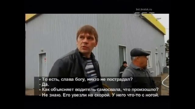 Самосвал протаранил три легковушки и колонку на автозаправке в Братске смотреть онлайн