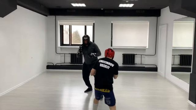 Вроде спарринг по боксу, но Васёк очень хотел добавить ноги смотреть онлайн
