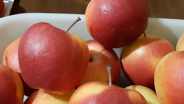 Яблочный Спас? Вкусные яблоки???для вас ? Дорогие братья❤сёстры❤друзья❤ с Праздником?Мира всем нам смотреть онлайн