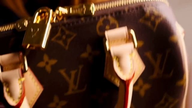 МОЯ НОВАЯ СУМКА | ЛУЧШАЯ СУМКА LV | ЛЕГЕНДА БРЕНДА В НОВОМ ФОРМАТЕ | LV Speedy 20 | Olesya BAGSTORY смотреть онлайн