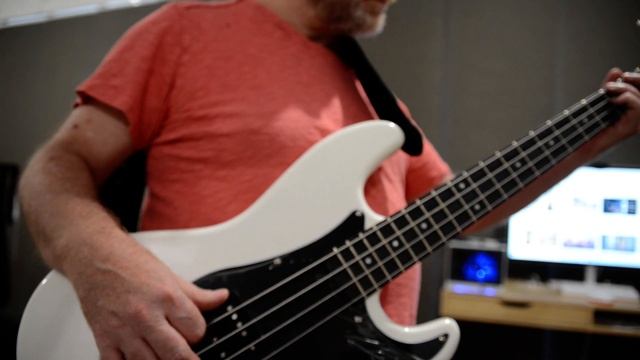 Bass Guitar with Zoom B1 Four смотреть онлайн