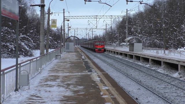 Электропоезд ЭР2Р-7078 платформа Театральная смотреть онлайн