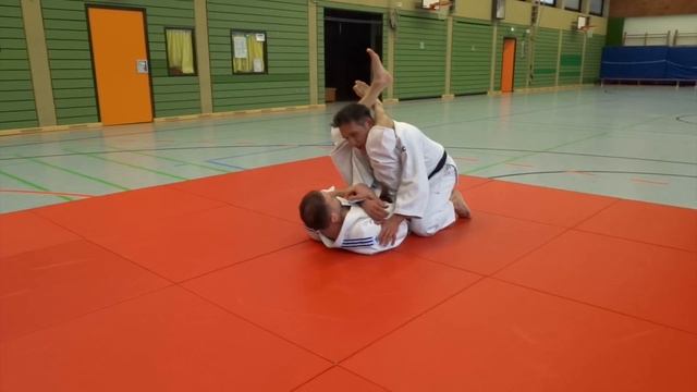 Выйти из захвата Sankaku - jime Треугольник смотреть онлайн