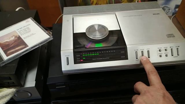 Philips CD100 CD 100 player 1983 смотреть онлайн