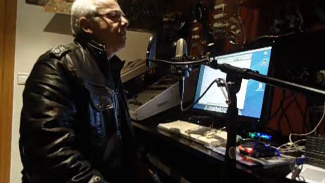 ryumka vodki na stole - PAKO смотреть онлайн