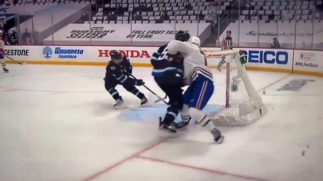 Mark Scheifele hit on Jake Evans (Slo Mo) смотреть онлайн