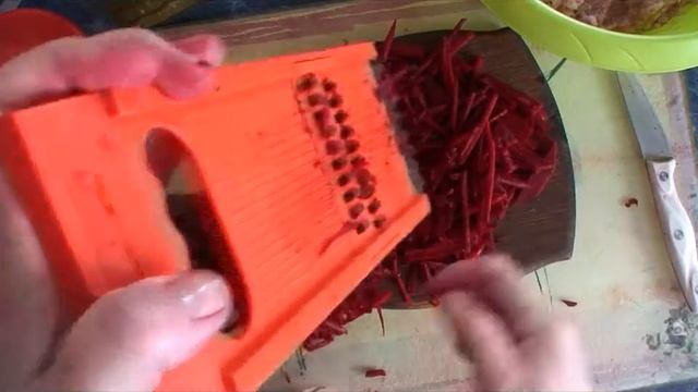 Рецепт: Суп со свеклой и солеными огурцами смотреть онлайн