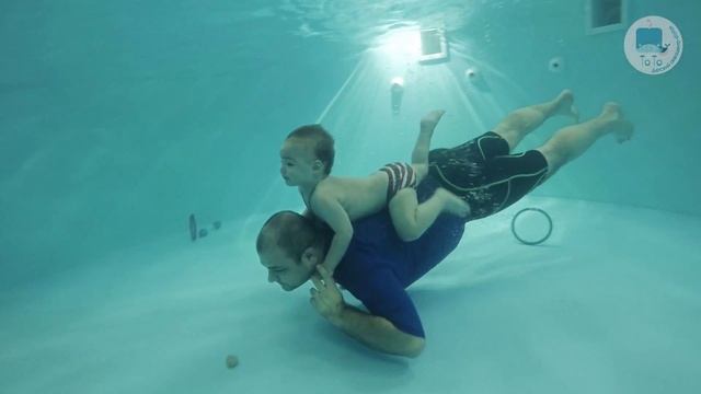 Грудничковое плавание в ТоТо (Илья, 1 год 3 месяца) смотреть онлайн