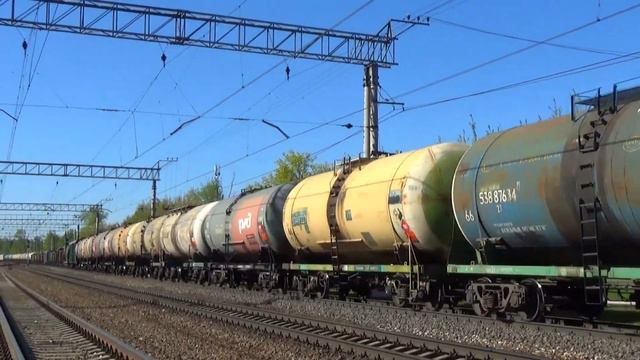 Электровоз ВЛ11М-001 с грузовым поездом, станция Люберцы 1 смотреть онлайн