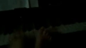 девчонка играет на пианино ногами!!!!!!!!!!!!!!