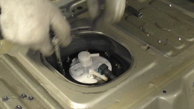 Hyundai Getz - How To Replace a Fuel Pump and Fuel Filter смотреть онлайн