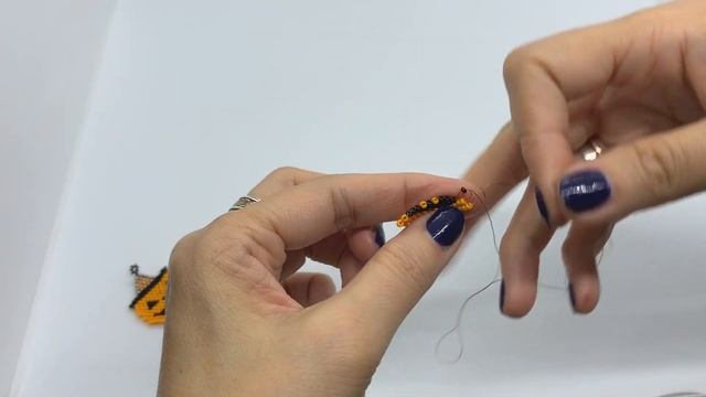Готовимся к Halloween.Тыква из бисера. Бисероплетение: техника кирпичного плетения. смотреть онлайн