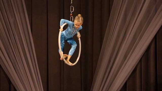 Студия воздушной гимнастики "Жар-птица" - Бурнашева Вероника, 8 лет, дебют смотреть онлайн