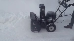 Снегоуборщик Hyundai S6560 в работе