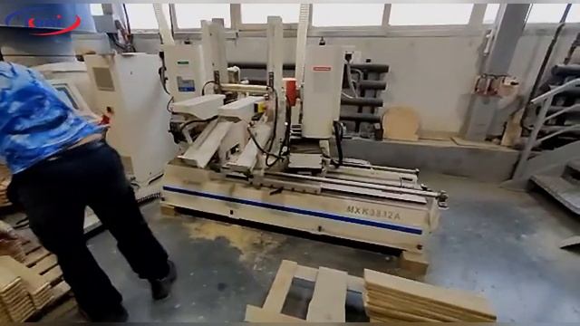 Двусторонний шипорезный станок QUADRO YRT 100 DOUBLE | Фрезеруем круглый шип смотреть онлайн