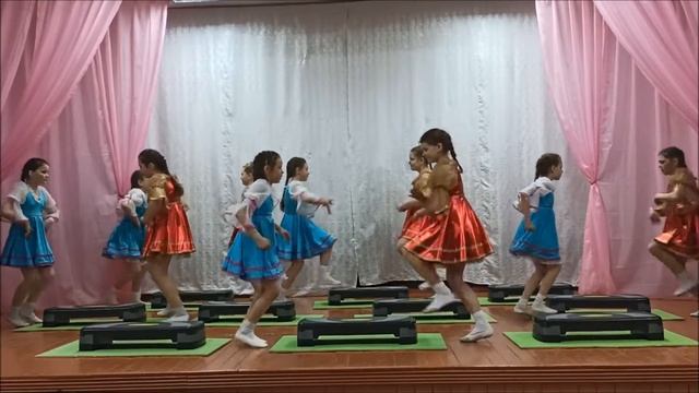 Спортивный коллектив "Степ-аэробика" танец "Варенька" смотреть онлайн