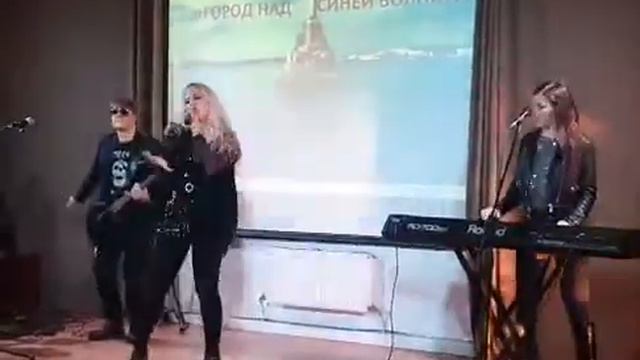 Группа Леди, красиво поет. смотреть онлайн