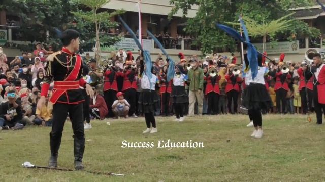 BATTLE ATRAKSI GROOVY DRUM CORPS VS UIN RADEN MAS SAID SURAKARTA - HAUL KH HASBULLAH TERBARU смотреть онлайн