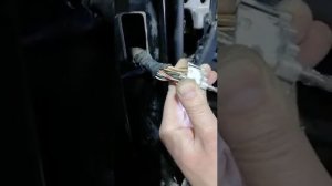 протяжка проводов Киа - сид под усилитель.