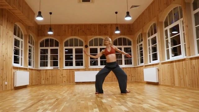 Iza Lo Improvisation Contemporary Fusion Belly Dance смотреть онлайн