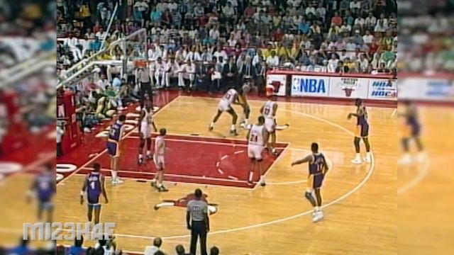 Michael Jordan vs Magic Johnson Highlights (1991 Finals Game 1) - Who's the Best MJ? смотреть онлайн