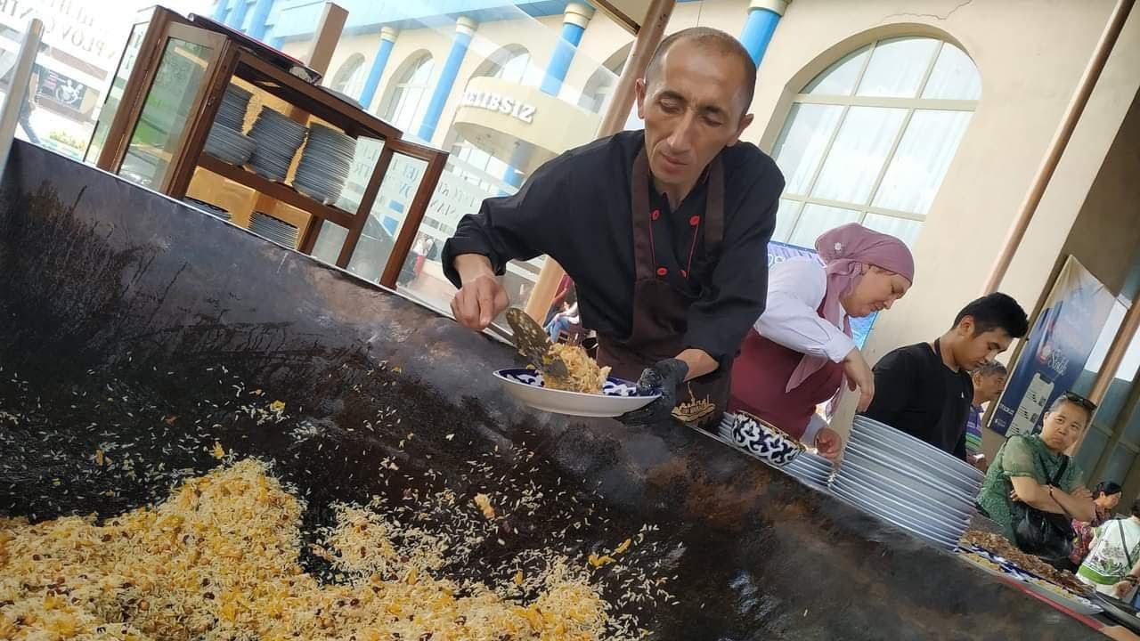 Плов в Besh Qozon / Центр Плова рядом с телевышкой смотреть онлайн