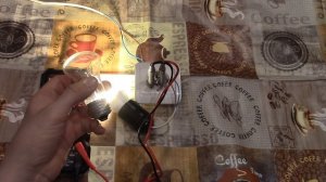 Контрольная лампа . Зачем электрики применяют при проверке  электрических цепей .