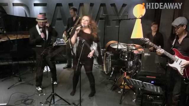 Easy Lover - Phil Collins performed by Annabel Williams and Brendan Reilly at Hideaway смотреть онлайн