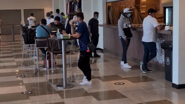 В Казани мне нельзя ездить в транспорте у меня нет QR но можно встречаться с Шейхами ОАЭ.19.11.21 смотреть онлайн