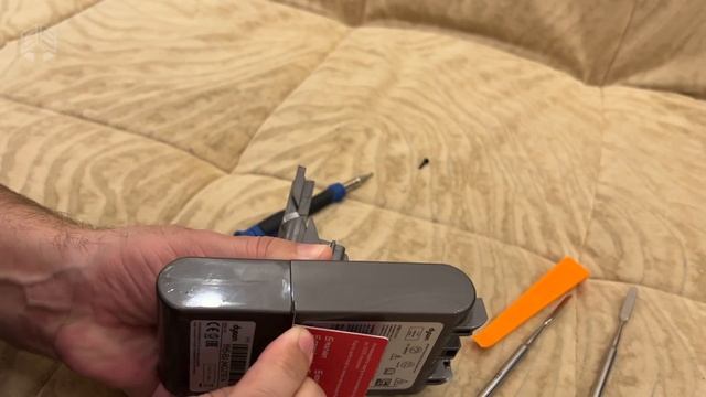 Как разобрать аккумулятор Dyson (How to disassemble the Dyson battery) смотреть онлайн