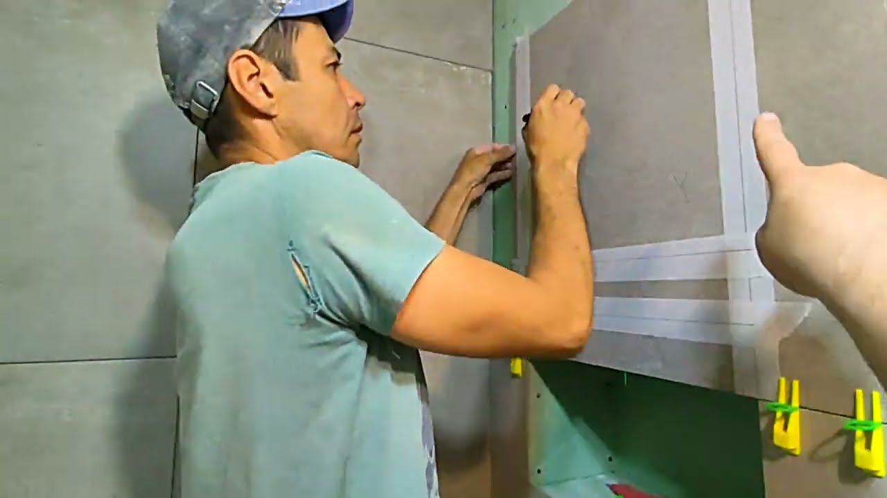 УКЛАДКА ПЛИТКИ. Обработка кромок. Запил плитки под 45° болгаркой. Заусовка плитки. смотреть онлайн