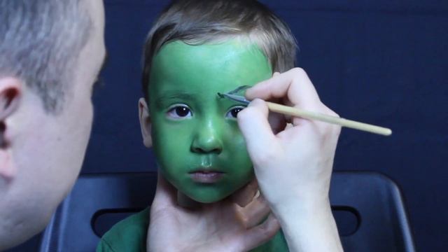 Рисуем Гринча на лице Даниса Draw a Grinch on the face of Danis смотреть онлайн