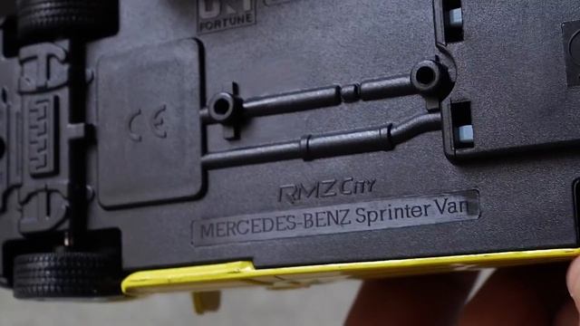 Unboxing of DHL VAN - Mercedes Sprinter - Diecast Model Cars смотреть онлайн