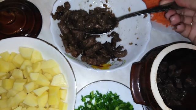 УТИНАЯ ГРУДКА ТУШЕНАЯ С ОВОЩАМИ В ГОРШОЧКЕ - очень вкусное блюдо. смотреть онлайн