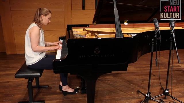 Вольфганг Амадей Моцарт. Менуэт соль-мажор (G-dur), KV.1. Исполняет Magdalena Haubs (фортепиано). смотреть онлайн