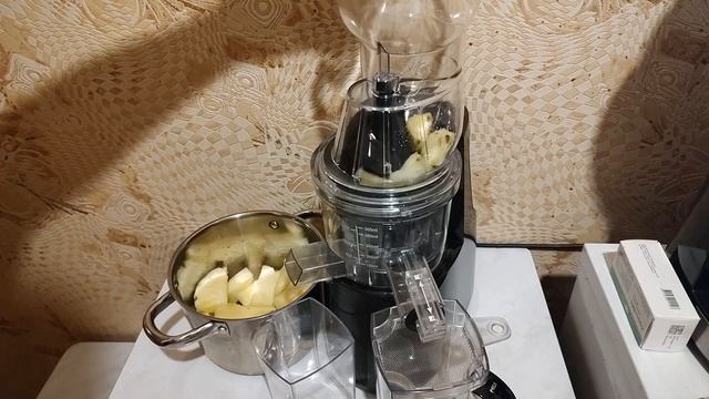 Шнековая соковыжималка отжимает ананас смотреть онлайн