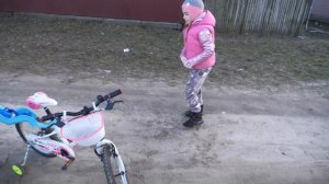 VLOG Упала с велика в лужу. Катаемся с Дашей