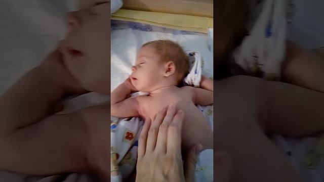 Начали менять подгузник и уснули смотреть онлайн