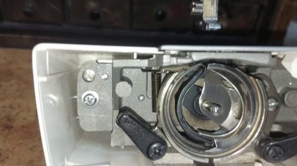 швейная машина Brother  нет продвижения ткани